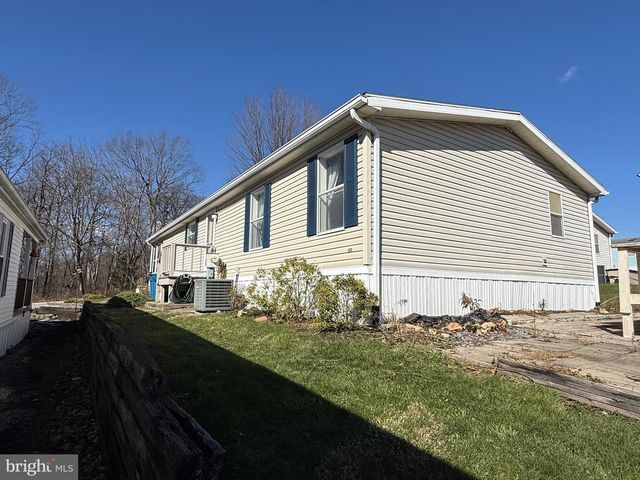 69 MEADOW RUN PL, Harrisburg, PA 17112
