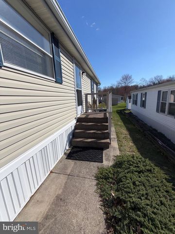 69 MEADOW RUN PL, Harrisburg, PA 17112