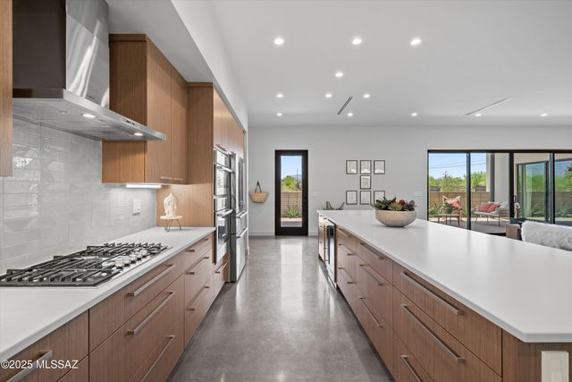 2805 N Bella Terraza Court N, Tucson, AZ 85712