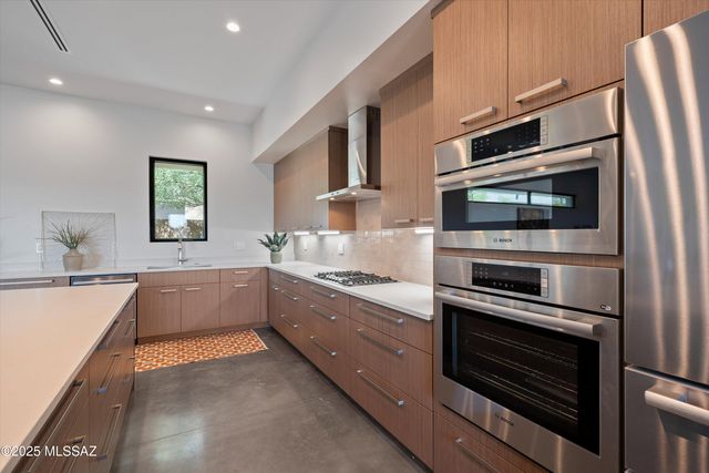 2805 N Bella Terraza Court N, Tucson, AZ 85712