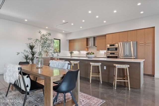 2805 N Bella Terraza Court N, Tucson, AZ 85712