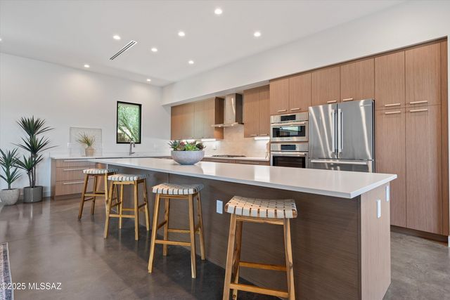 2805 N Bella Terraza Court N, Tucson, AZ 85712