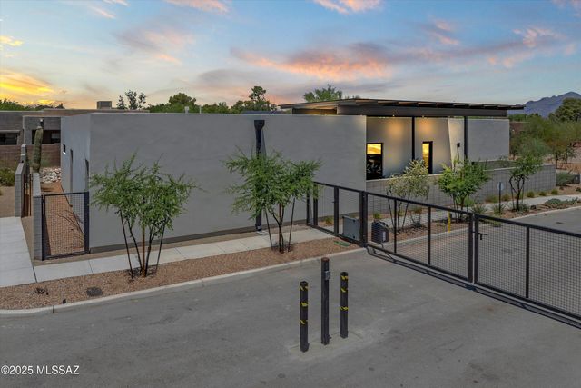 2805 N Bella Terraza Court N, Tucson, AZ 85712