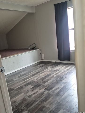 7014 HICKORY RIDGE DR, Converse, TX 78109