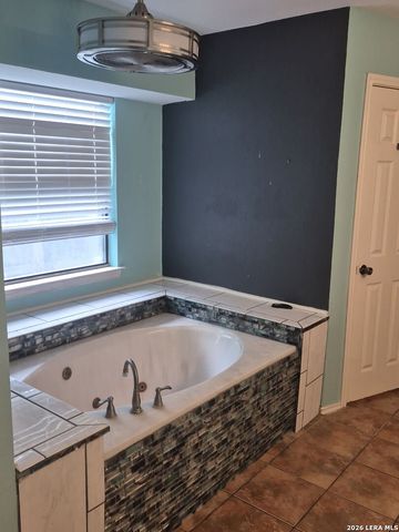 7014 HICKORY RIDGE DR, Converse, TX 78109