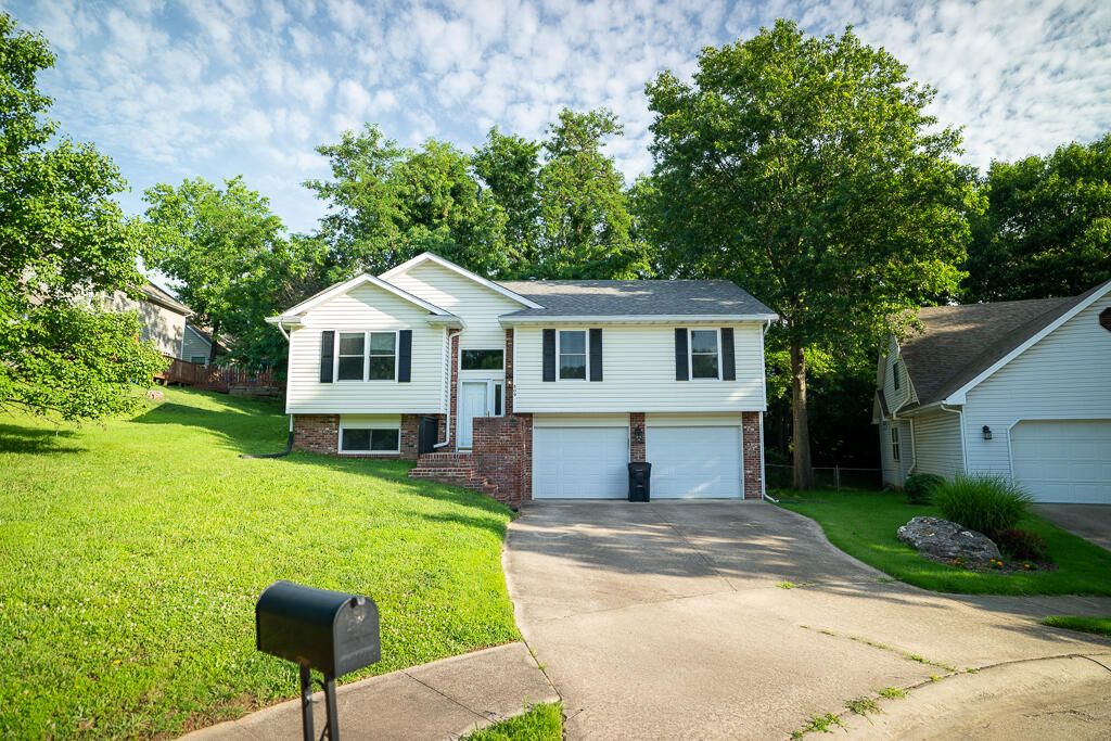 809 TIMBERS CT, Columbia, MO 65201