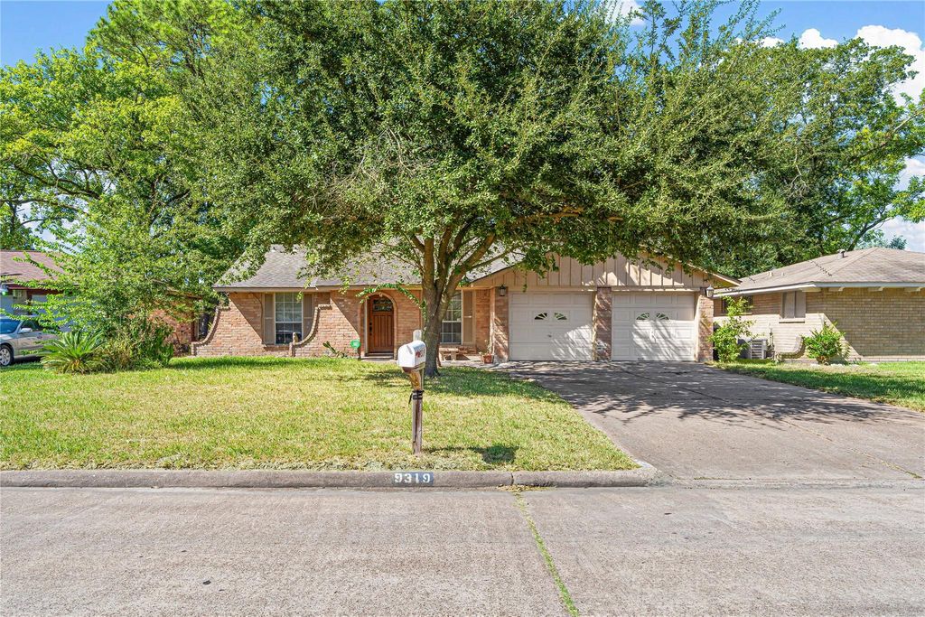 9319 Jaywood Drive, Houston, TX 77040