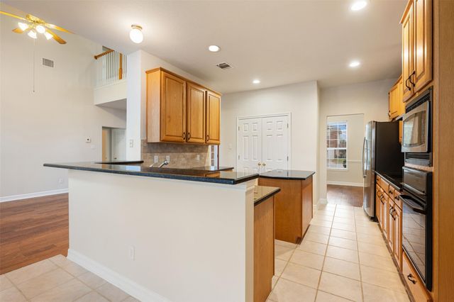 30022 OAKLAND HILLS DR, Georgetown, TX 78628