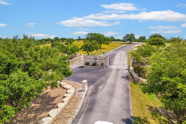 121 S JESSE STIFF DR, Blanco, TX 78606