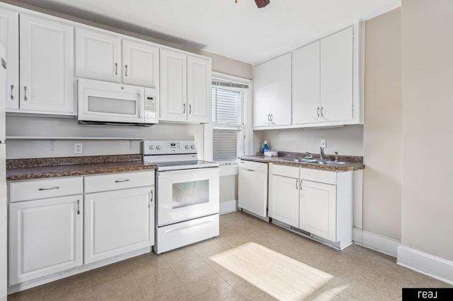 3863 California Street, Omaha, NE 68131