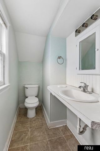 3863 California Street, Omaha, NE 68131