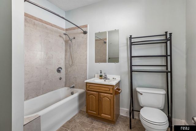 3863 California Street, Omaha, NE 68131