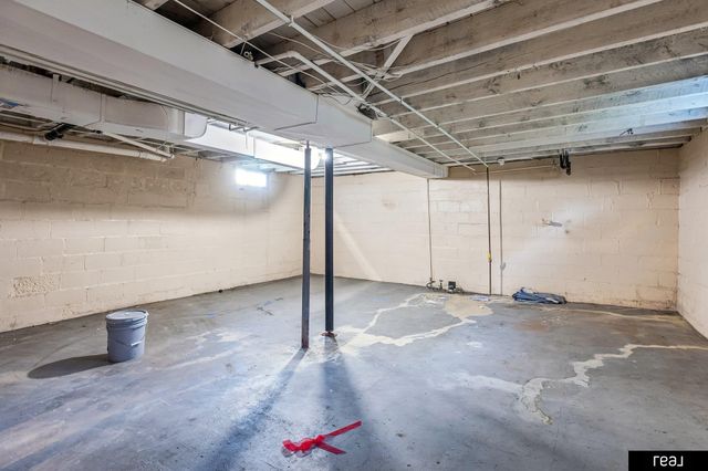 3863 California Street, Omaha, NE 68131