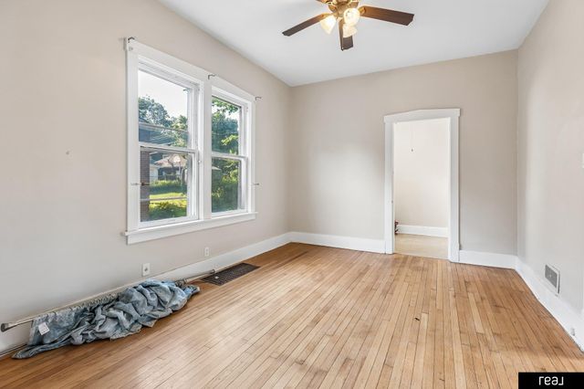 3863 California Street, Omaha, NE 68131