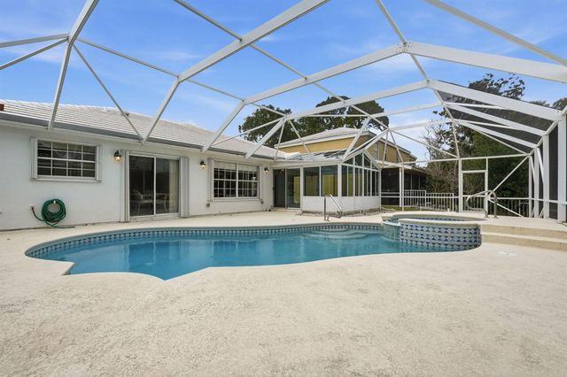 9205 SE Woods End Place, Jupiter, FL 33469