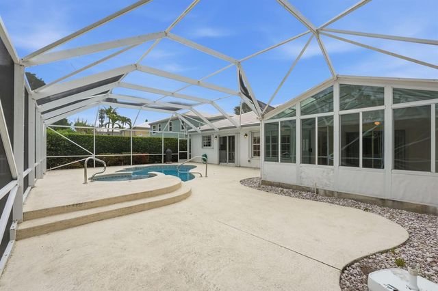 9205 SE Woods End Place, Jupiter, FL 33469