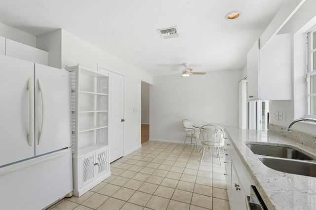 9205 SE Woods End Place, Jupiter, FL 33469