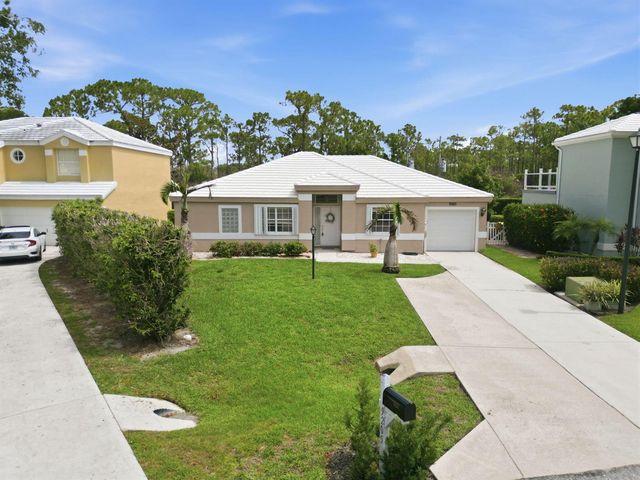 9205 SE Woods End Place, Jupiter, FL 33469