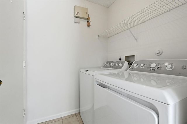 9205 SE Woods End Place, Jupiter, FL 33469