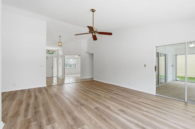 9205 SE Woods End Place, Jupiter, FL 33469