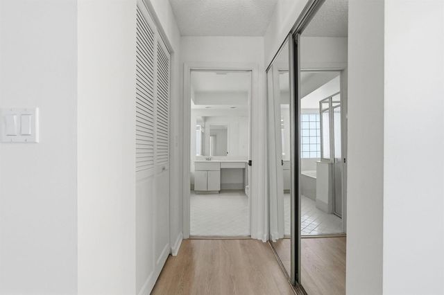 9205 SE Woods End Place, Jupiter, FL 33469