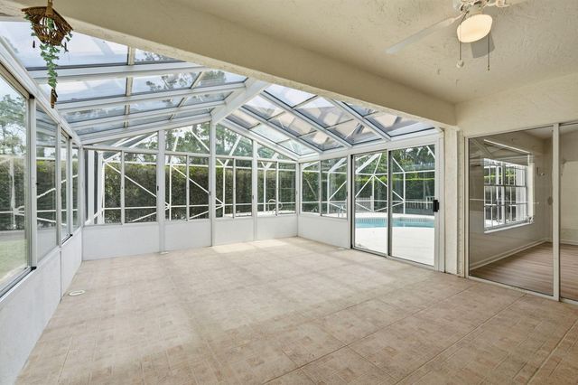 9205 SE Woods End Place, Jupiter, FL 33469