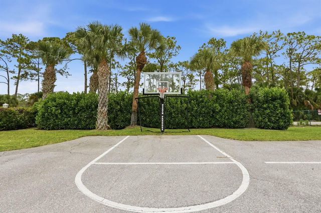 9205 SE Woods End Place, Jupiter, FL 33469