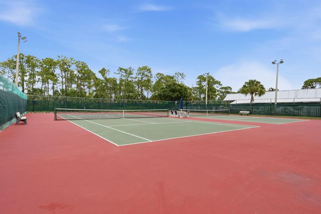 9205 SE Woods End Place, Jupiter, FL 33469