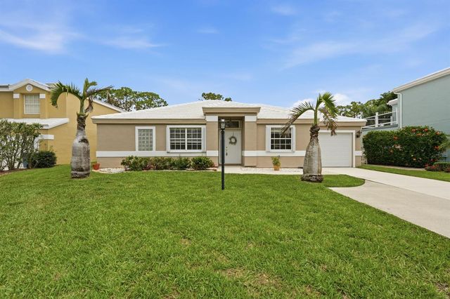9205 SE Woods End Place, Jupiter, FL 33469