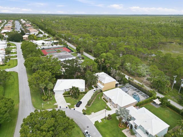 9205 SE Woods End Place, Jupiter, FL 33469