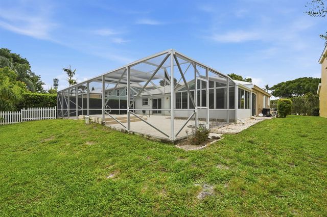 9205 SE Woods End Place, Jupiter, FL 33469