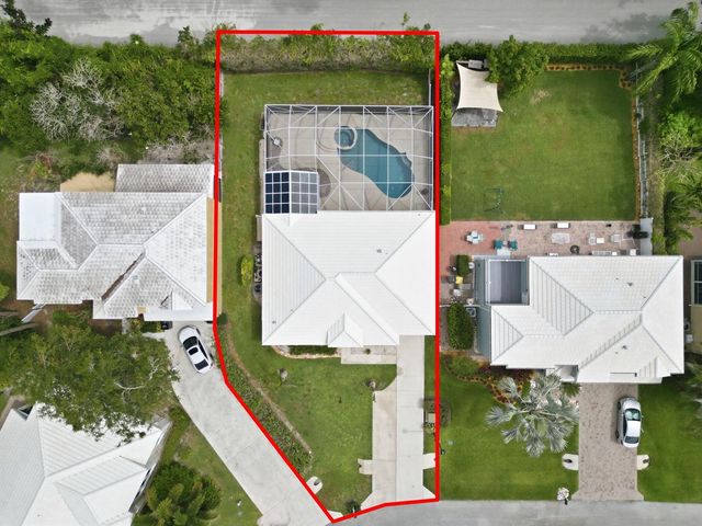 9205 SE Woods End Place, Jupiter, FL 33469