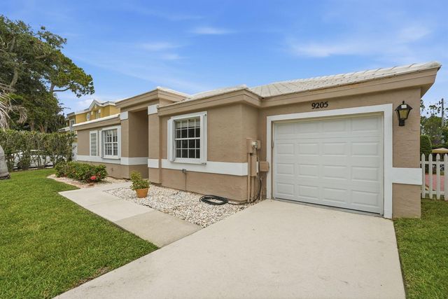 9205 SE Woods End Place, Jupiter, FL 33469