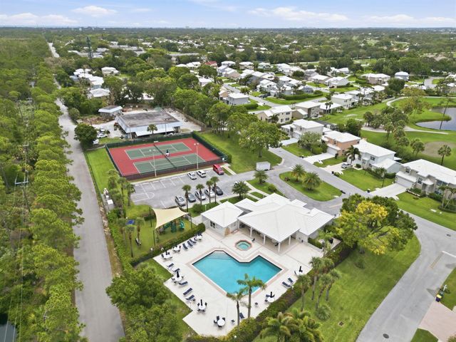9205 SE Woods End Place, Jupiter, FL 33469