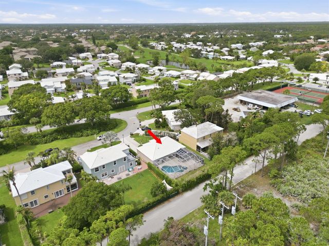 9205 SE Woods End Place, Jupiter, FL 33469