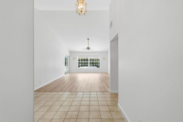 9205 SE Woods End Place, Jupiter, FL 33469