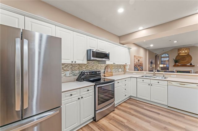 1303 Golf Course Dr, South Strabane, PA 15301