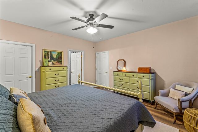 1303 Golf Course Dr, South Strabane, PA 15301