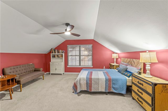 1303 Golf Course Dr, South Strabane, PA 15301