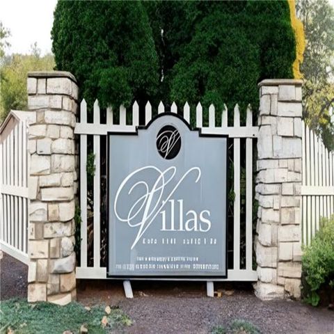 1303 Golf Course Dr, South Strabane, PA 15301