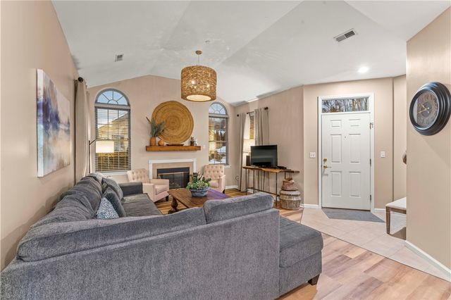 1303 Golf Course Dr, South Strabane, PA 15301