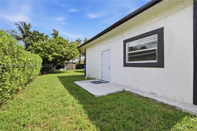 65 NW 118th St, Miami, FL 33168
