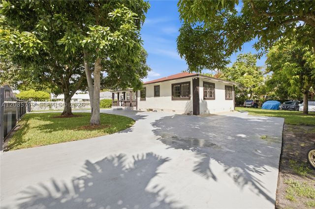 65 NW 118th St, Miami, FL 33168