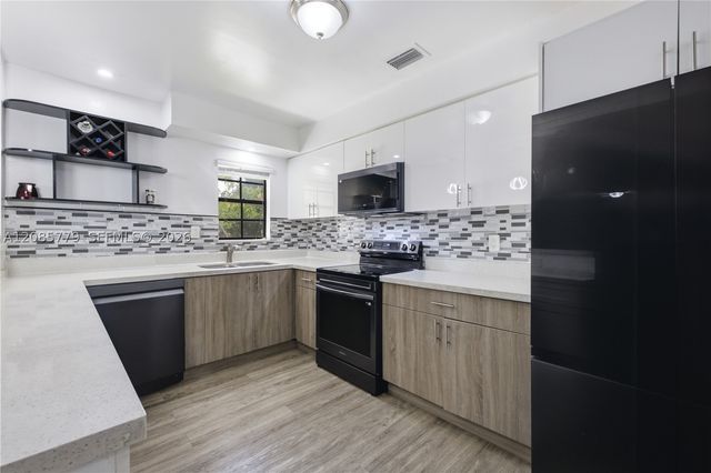 65 NW 118th St, Miami, FL 33168