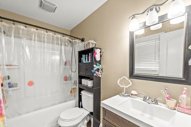 1423 BOSS TERRACE DR, Jefferson City, MO 65109