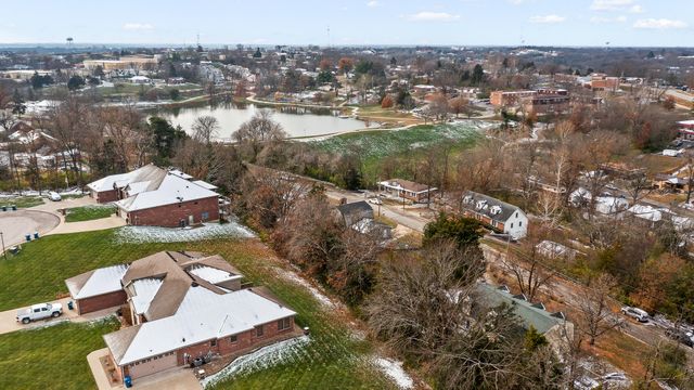 1423 BOSS TERRACE DR, Jefferson City, MO 65109