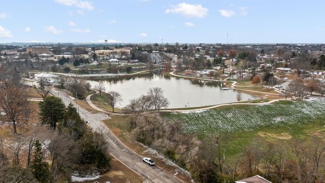 1423 BOSS TERRACE DR, Jefferson City, MO 65109