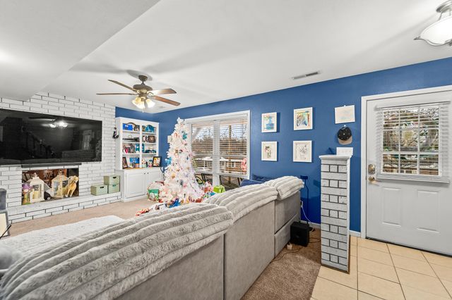 1423 BOSS TERRACE DR, Jefferson City, MO 65109