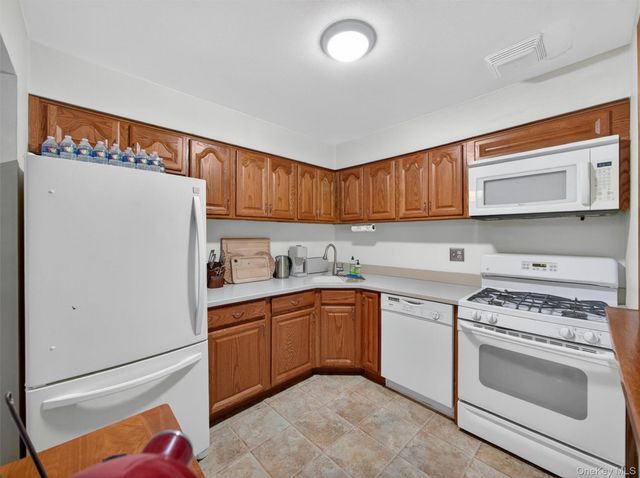 10E Blue Hill 10E, Orangeburg, NY 10962