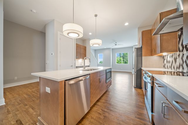 496 W Trinity Ln Unit 4, Nashville, TN 37207